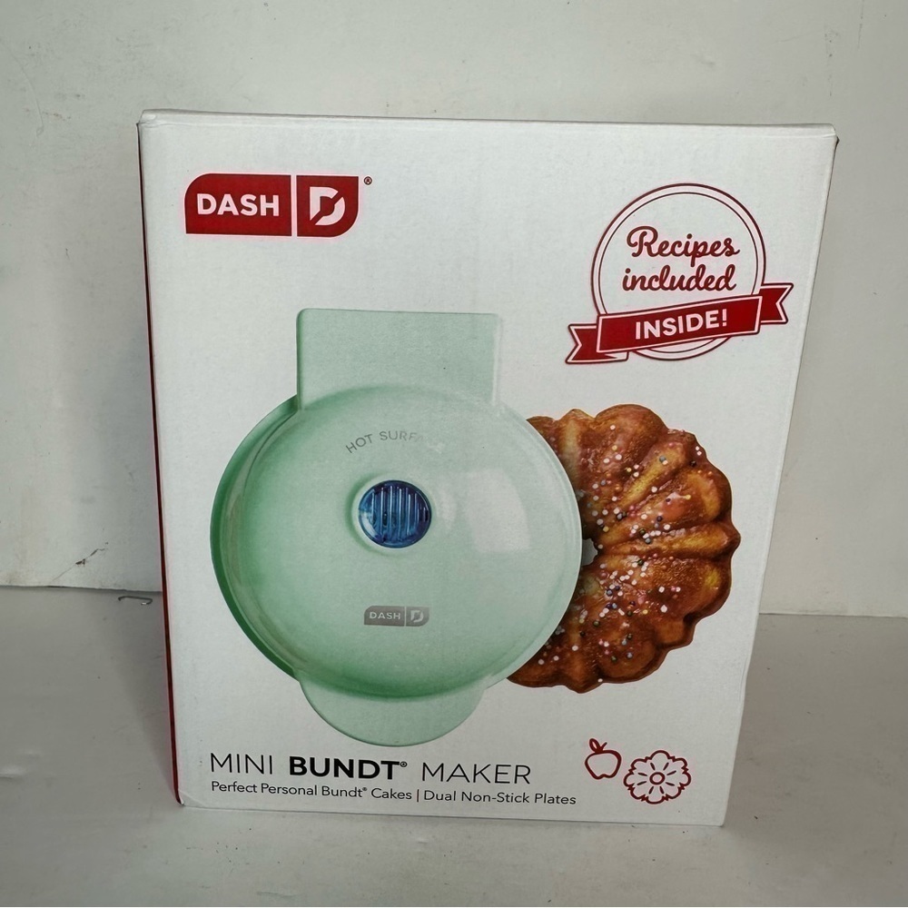 Dash Mini Bundt‎ Cake Maker ~ Mint Pale Green - NEW in Box ~ So Cute! Recipes